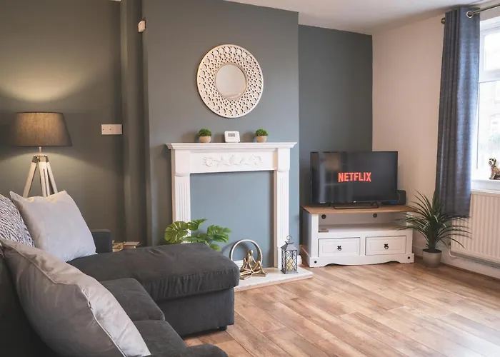 Stunning 3-Bed House In Chester By 53 Degrees Property, Ideal For Contractors & Families, Free Parking - Sleeps 7