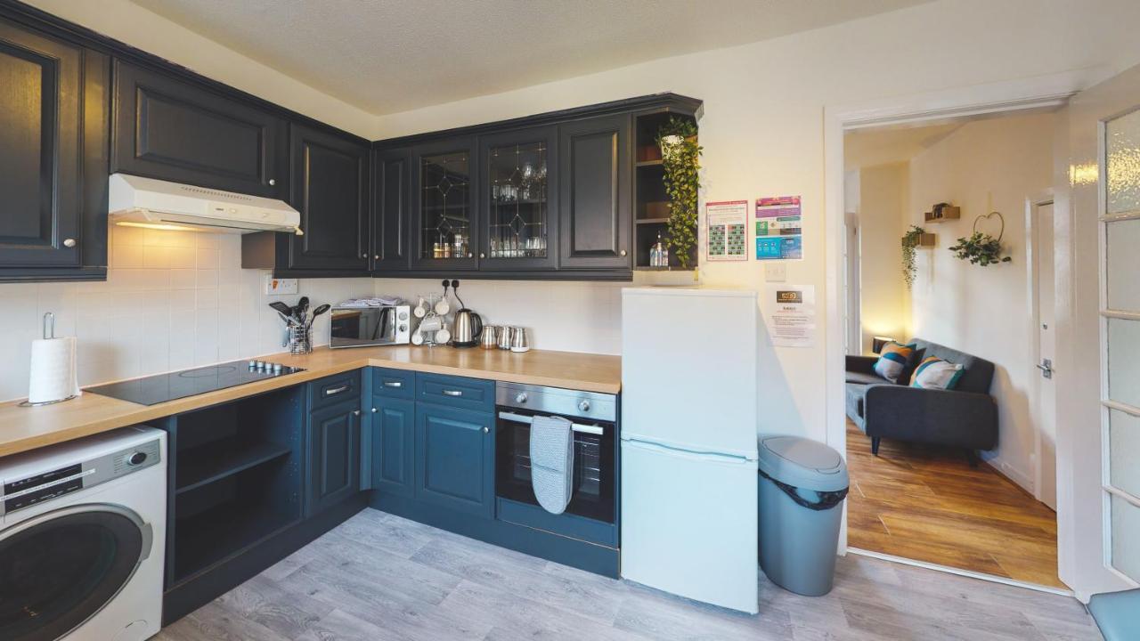Stunning 3-bed House: Contractor & Family-friendly With Free Parking