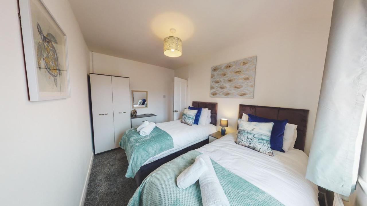 Stunning 3-bed House: Contractor & Family-friendly With Free Parking Chester