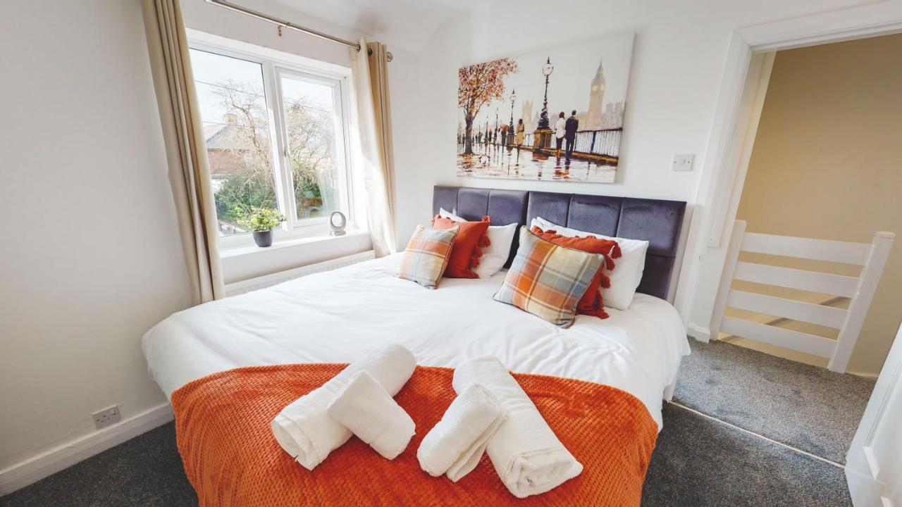 Holiday home Stunning 3-bed House: Contractor & Family-friendly With Free Parking *
