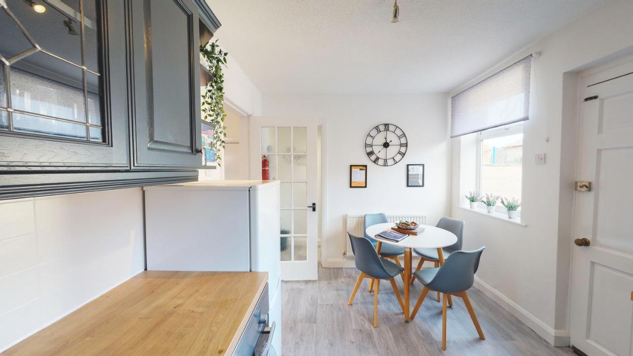 Stunning 3-bed House: Contractor & Family-friendly With Free Parking Chester
