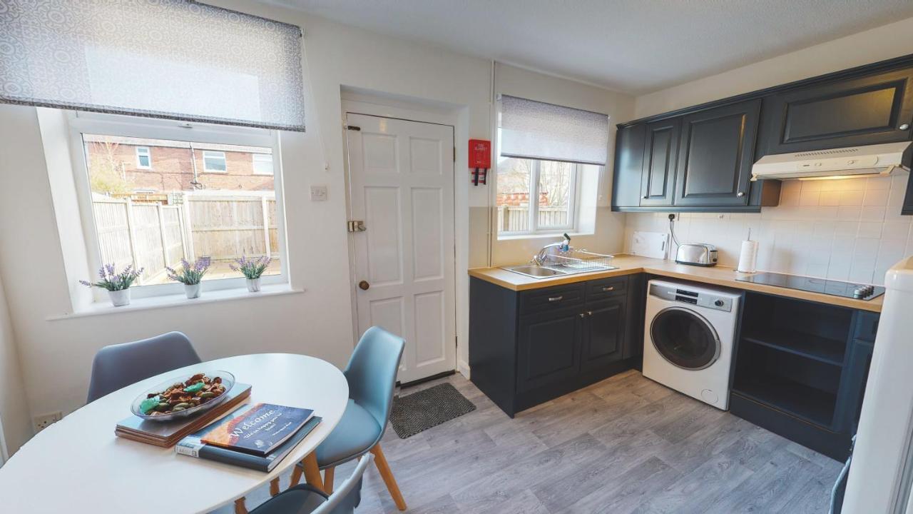 Holiday home Stunning 3-bed House: Contractor & Family-friendly With Free Parking *
