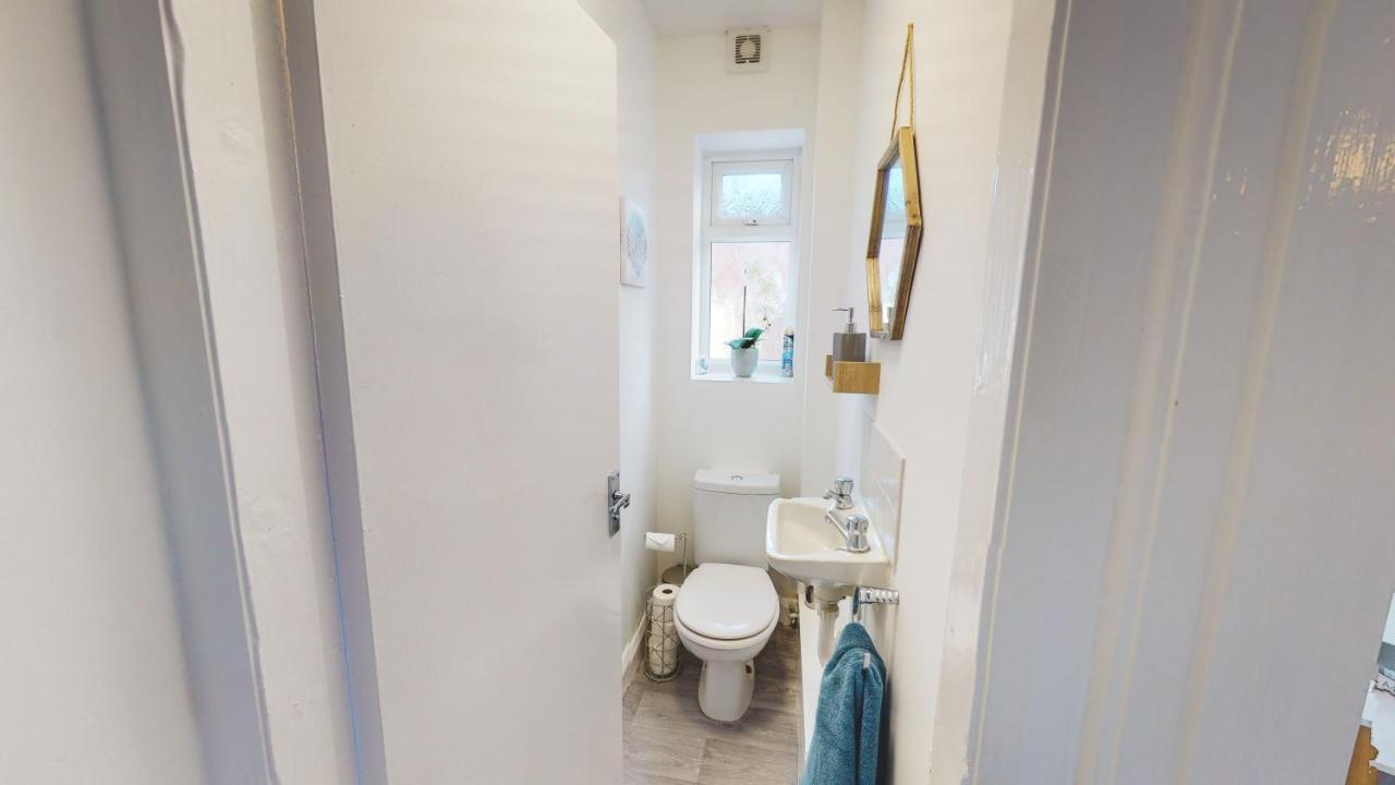 Stunning 3-bed House: Contractor & Family-friendly With Free Parking *