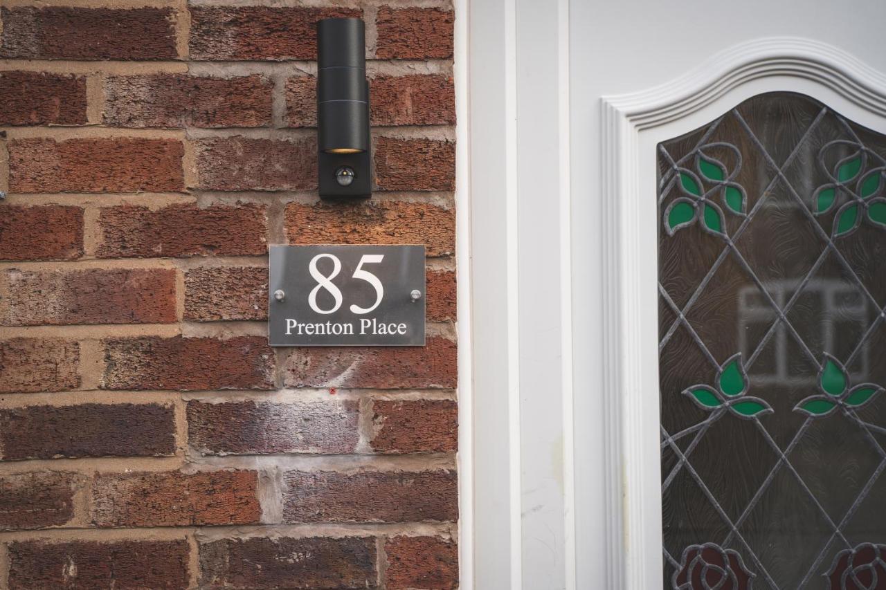 Stunning 3-bed House: Contractor & Family-friendly With Free Parking Holiday home *